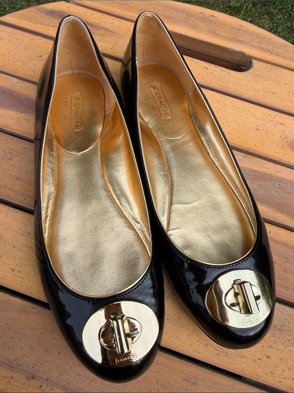 COACH Judyann Black Patent Leather Turnlock Ballet Flats Gold Lining 6.5